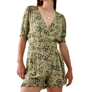 New URBAN OUTFITTERS Chart Black Floral BTS Romper‎ with Sash Women's Xsmall